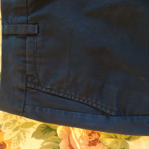 Land's End Petite Chino Mid Rise Shorts in Navy Blue Petite 12 - Picture 11 of 13